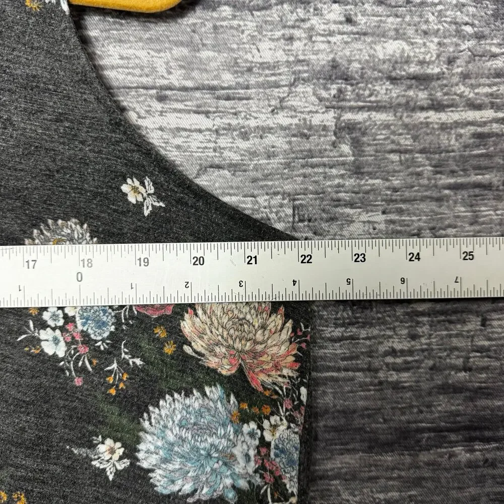 TORRID Gray Floral Sleeveless Lace Inset Split Back‎ Tank Women Size 1 (1x) - Picture 7 of 10